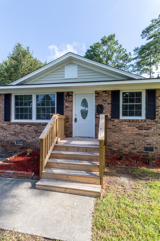 703 Lakewood Dr, Jacksonville, NC 28546 - photo 4