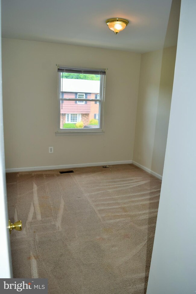 8625 Ashby Ct, Marshall, VA 20115 - photo 7