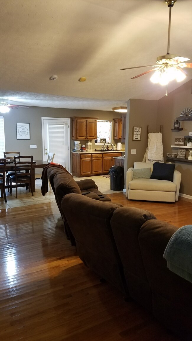 105 Idle Dr, Shelbyville, TN 37160 - photo 3