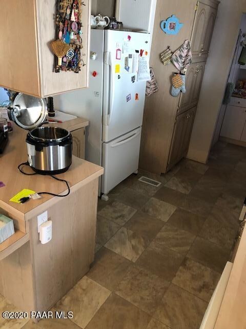 17137 Roadrunner Kitchen 2