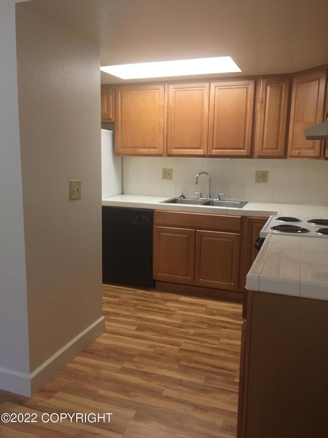 4318 Checkmate Dr unit 25, Anchorage, AK 99508 - photo 2