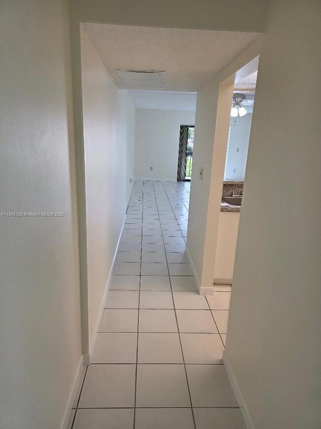 1121 SW 105th Ave unit 322, Miami, FL 33174 - photo 5