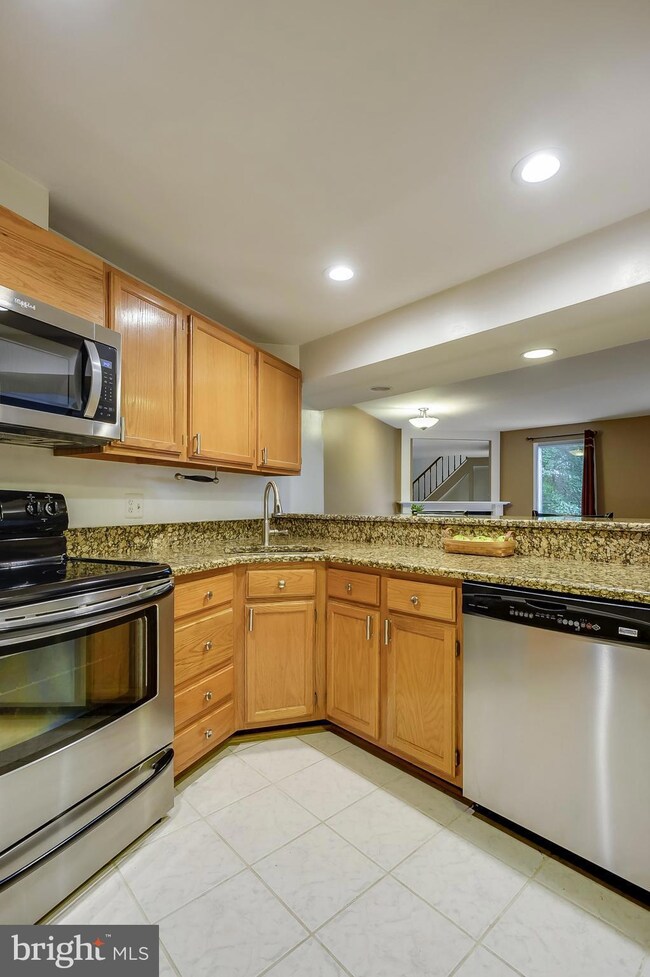 11943 Hollowwind Ct, Reston, VA 20194 - photo 6