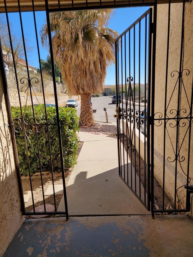 1515 Pintoresco Dr, El Paso, TX 79935 - photo 3