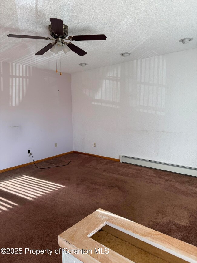 407 Boyle St, Dunmore, PA 18512 - photo 4