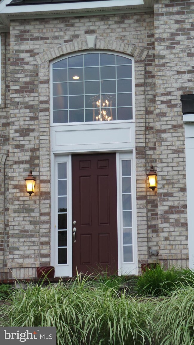 4898 Royal Coachman Dr, Elkridge, MD 21075 - photo 2