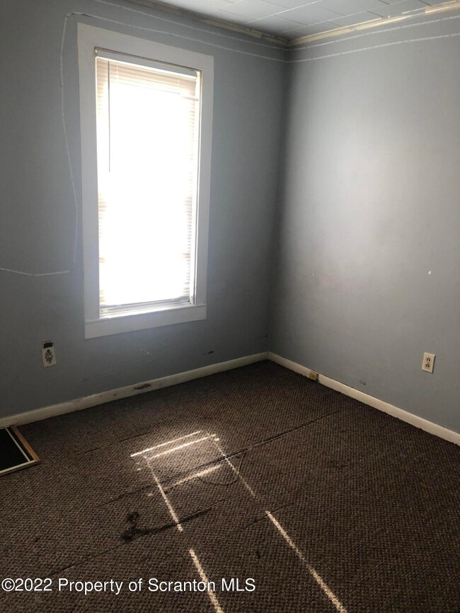 1515 Swetland St, Scranton, PA 18504 - photo 6