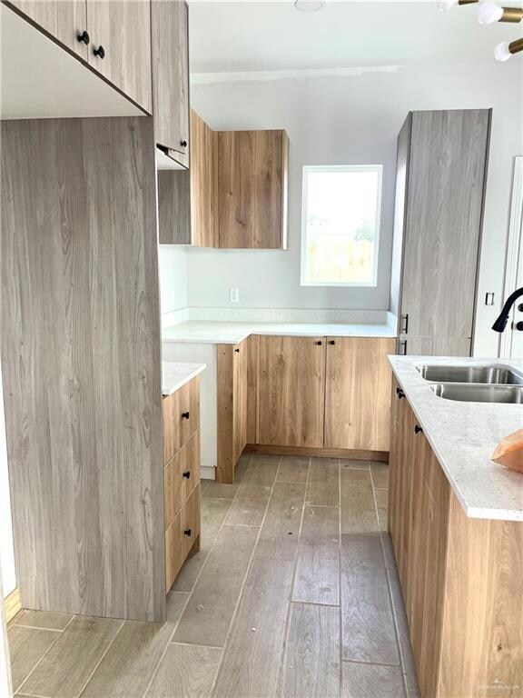 2409 S Hilltop Ave, Edinburg, TX 78542 - photo 6