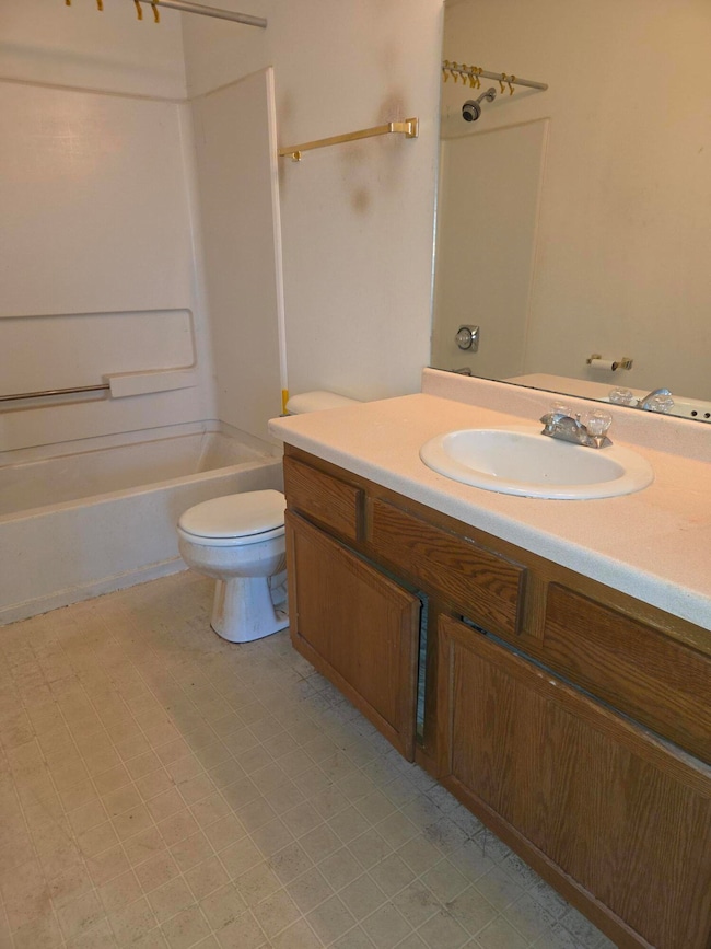 3651 E Barbara Ct unit 10, Oak Creek, WI 53154 - photo 5