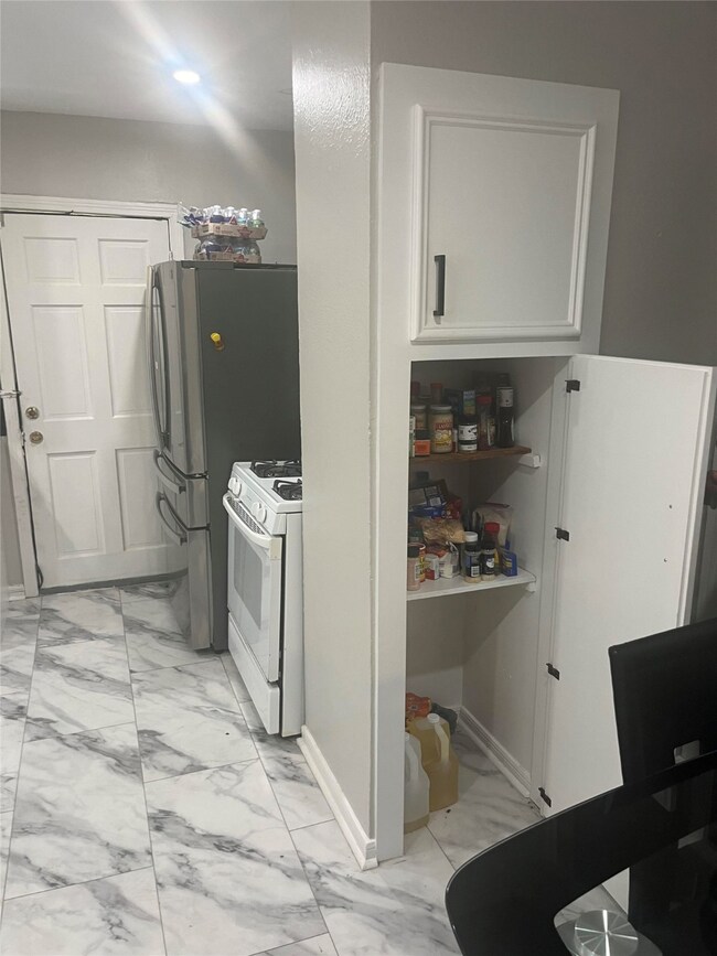 7209 Philibert Ln, Houston, TX 77028 - photo 4