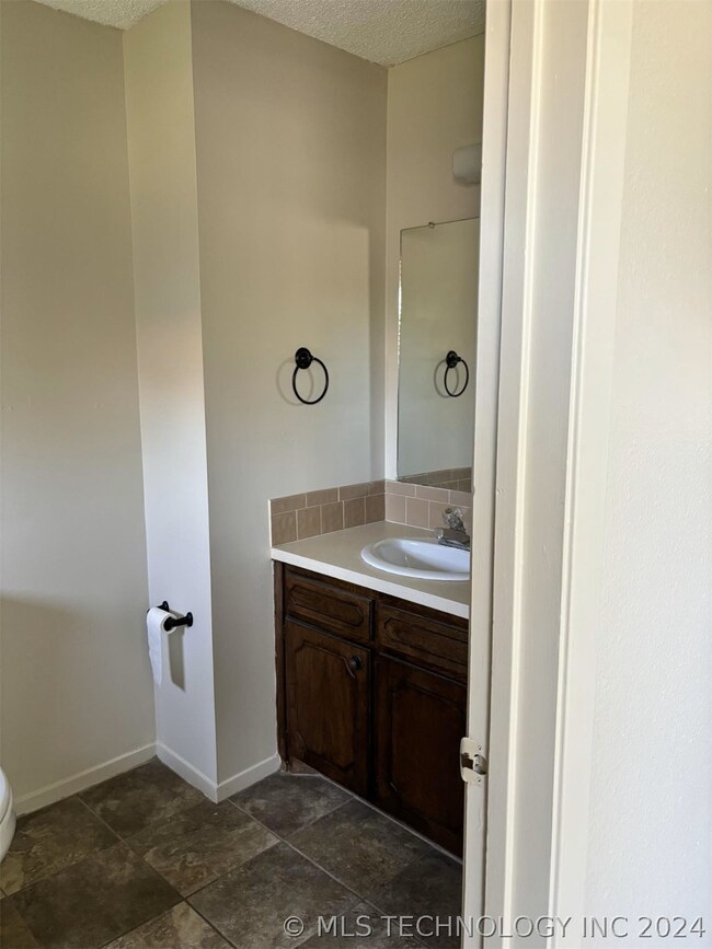 1612 Rustic Dr, Ardmore, OK 73401 - photo 6