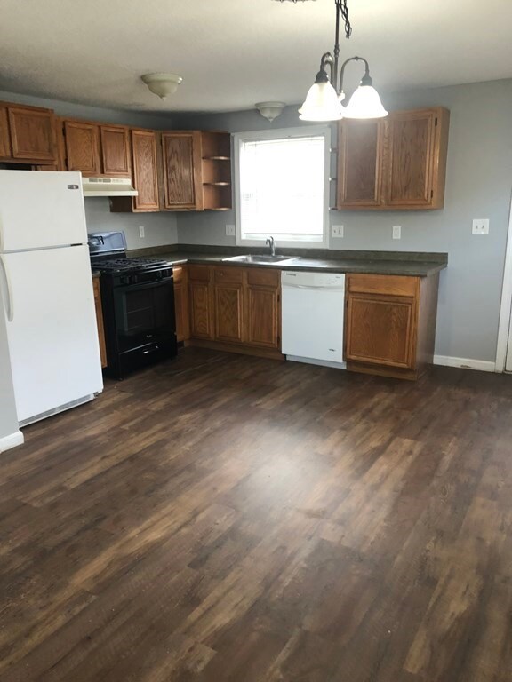 9 Packard St, Lawrence, MA 01843 - photo 2