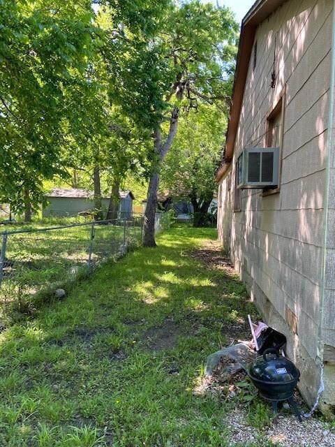 110 S Howeth St, Gainesville, TX 76240 - photo 3