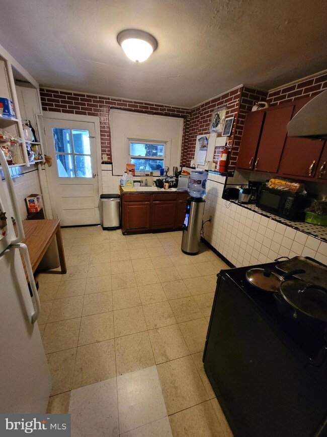 244 E Penn St, Norristown, PA 19401 - photo 3