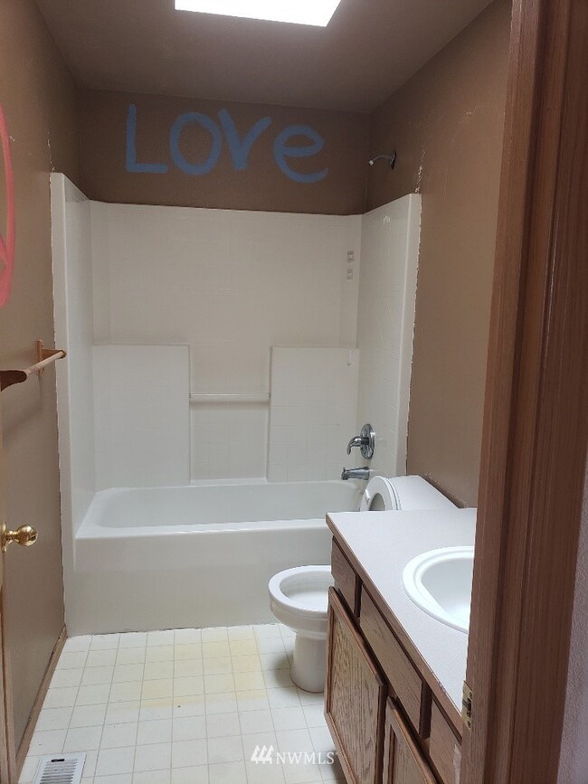 213 Groff Ave NW, Orting, WA 98360 - photo 7