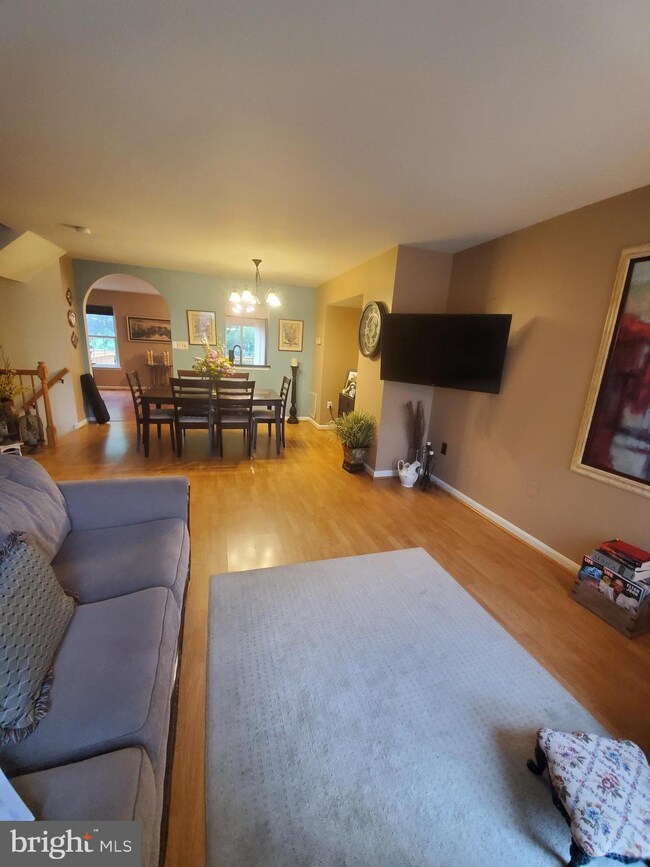 13126 Kidwell Field Rd, Herndon, VA 20171 - photo 2