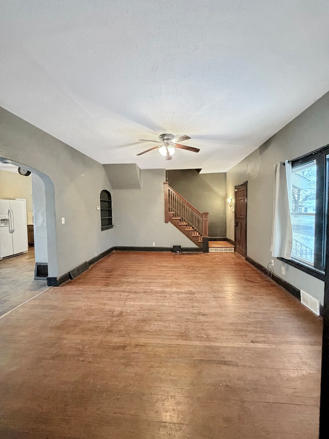 813 W Cleveland St, Freeport, IL 61032 - photo 7