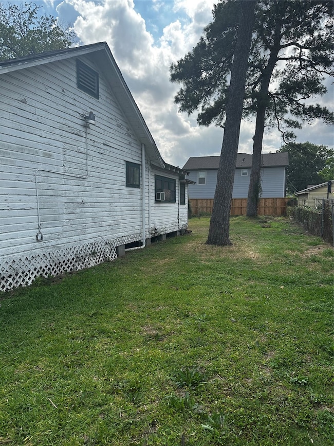 6301 Gay St, Houston, TX 77022 - photo 4