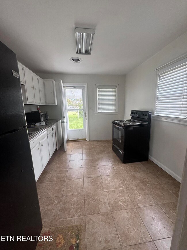 1633 Old Newport Hwy, Newport, TN 37821 - photo 5