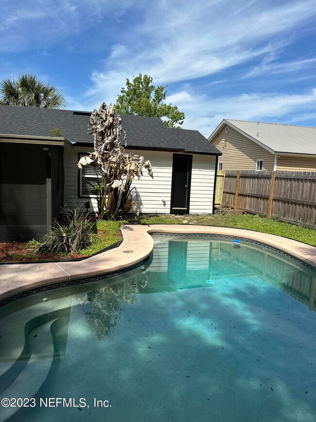 869 Duskin Dr, Jacksonville, FL 32216 - photo 3