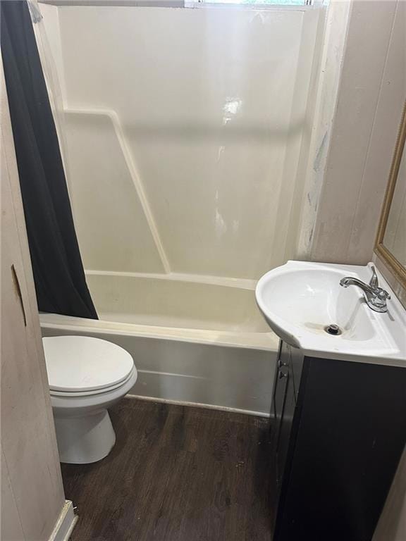 Full bathroom featuring washtub / shower combinati