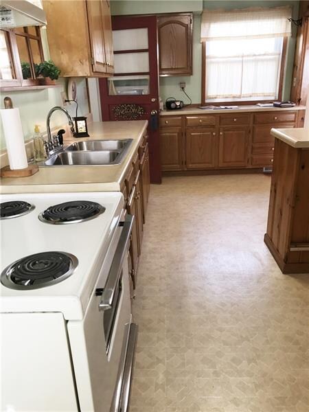 Large country sized kitchen.   Floor to ceiling pa