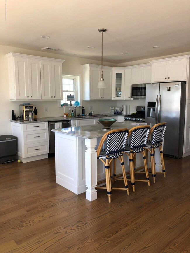 NICE KITCHEN!