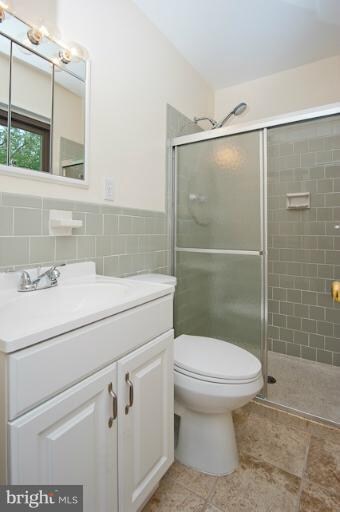 6113 Aura Ct, Falls Church, VA 22041 - photo 2