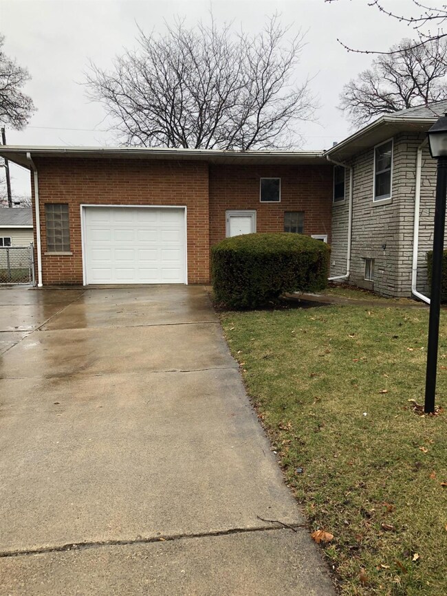 625 N Broad St, Griffith, IN 46319 - photo 4