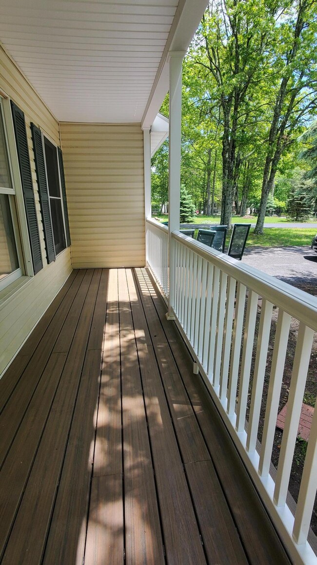 192 Mountain Top Cir, Bushkill, PA 18324 - photo 2