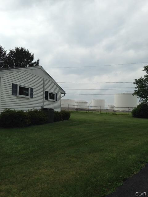 570 Miller Ln, Whitehall, PA 18052 - photo 6