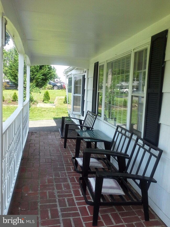 12511 Kilbourne Ln, Bowie, MD 20715 - photo 3