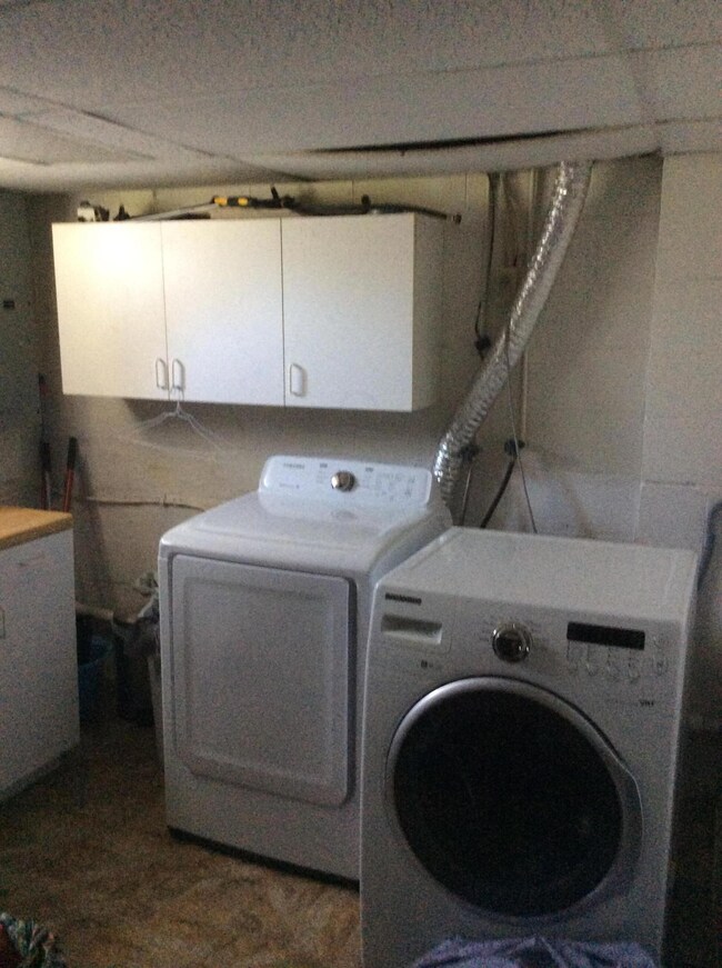 2247 Ferris Rd, Columbus, OH 43224 - photo 7