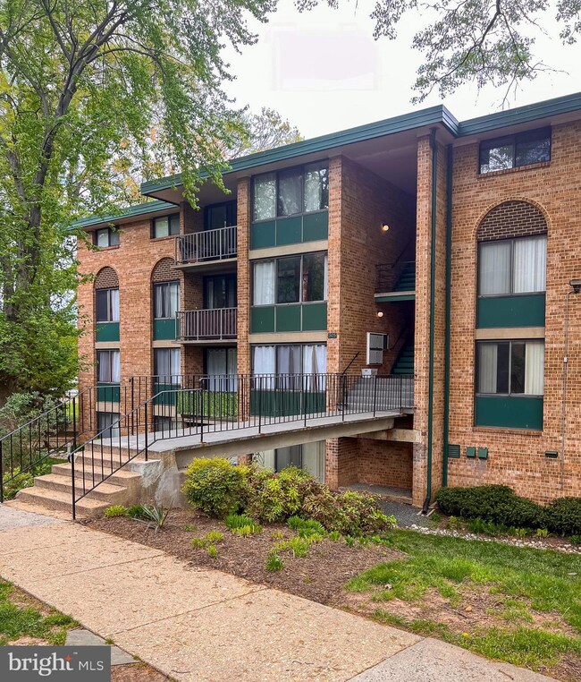 505 N Armistead St unit 202, Alexandria, VA 22312 - photo 4