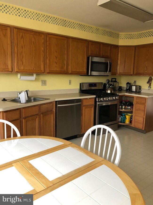 311 Sussex Ct, Swedesboro, NJ 08085 - photo 5