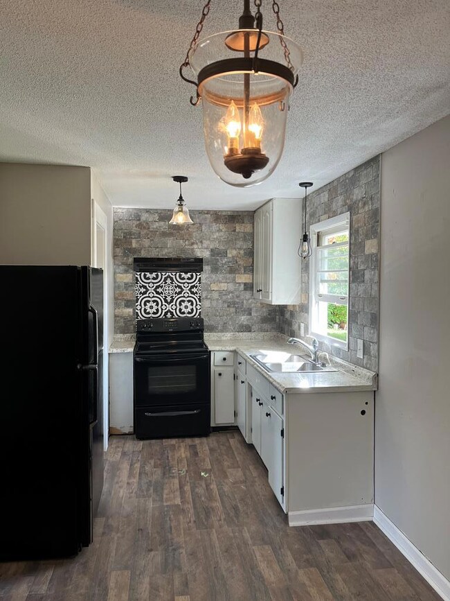 402 Regal Dr, Tunnel Hill, GA 30755 - photo 3