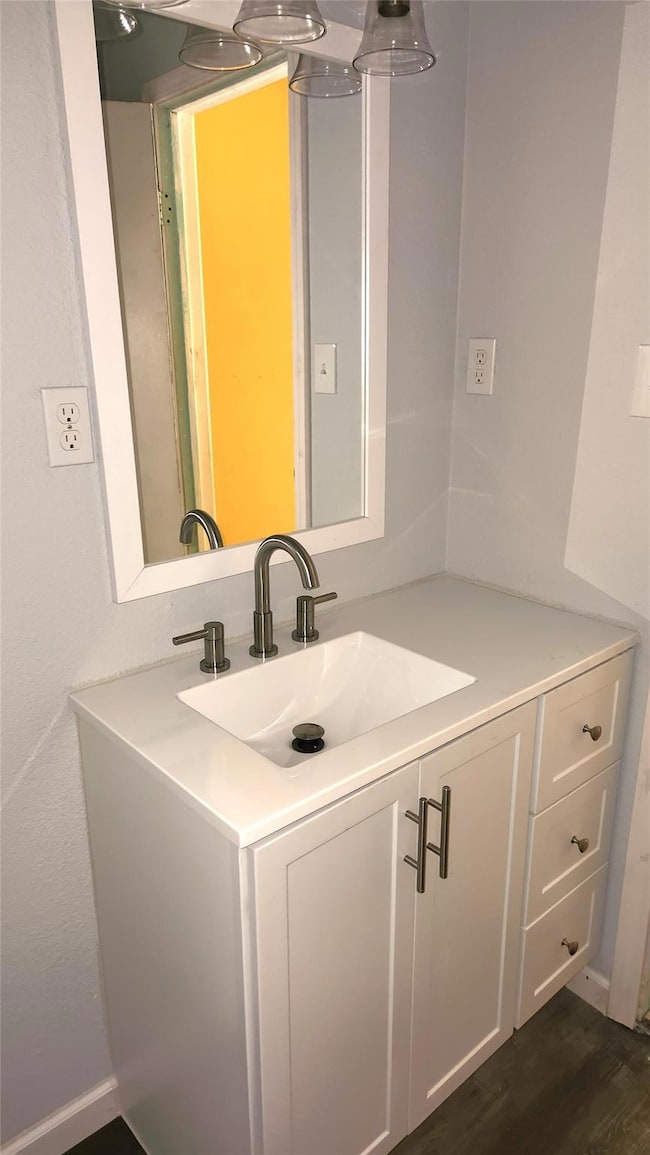 719 N Clements St, Gainesville, TX 76240 - photo 2