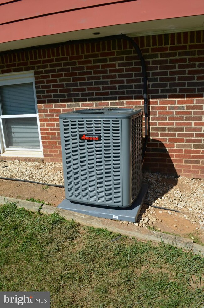 109 Roosevelt Rd, Sykesville, MD 21784 - photo 5