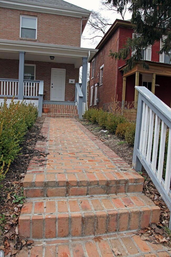 w 89 front porch