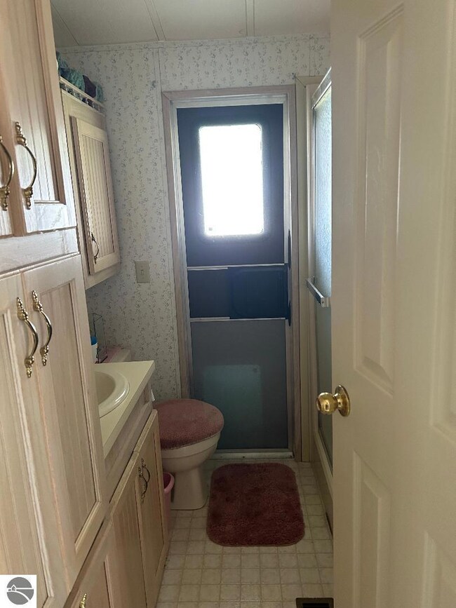 128 E Michigan Ave, Au Gres, MI 48703 - photo 5