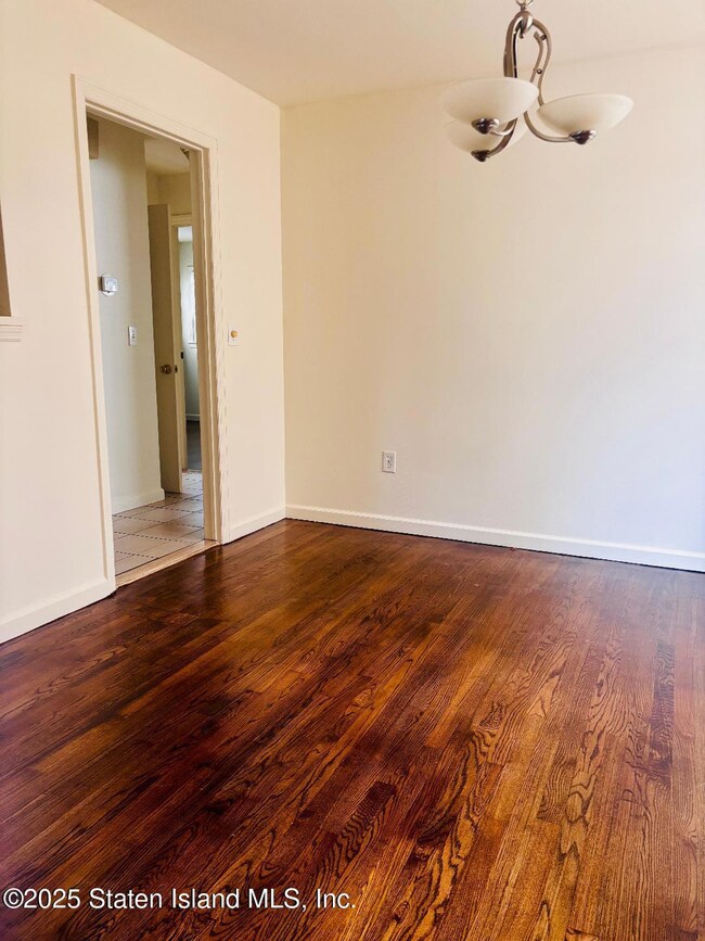 22 Grasmere Ave unit 1, Staten Island, NY 10304 - photo 4