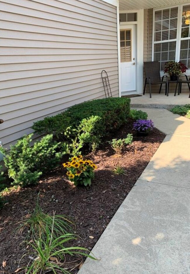 969 Sheridan Cir unit 2, Naperville, IL 60563 - photo 2