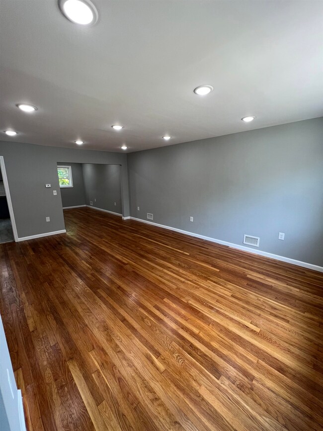 50 College Dr, Jersey City, NJ 07305 - photo 5