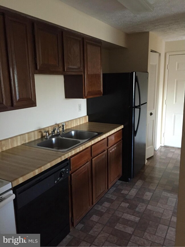 19617 Gunners Branch Rd unit J, Germantown, MD 20876 - photo 5