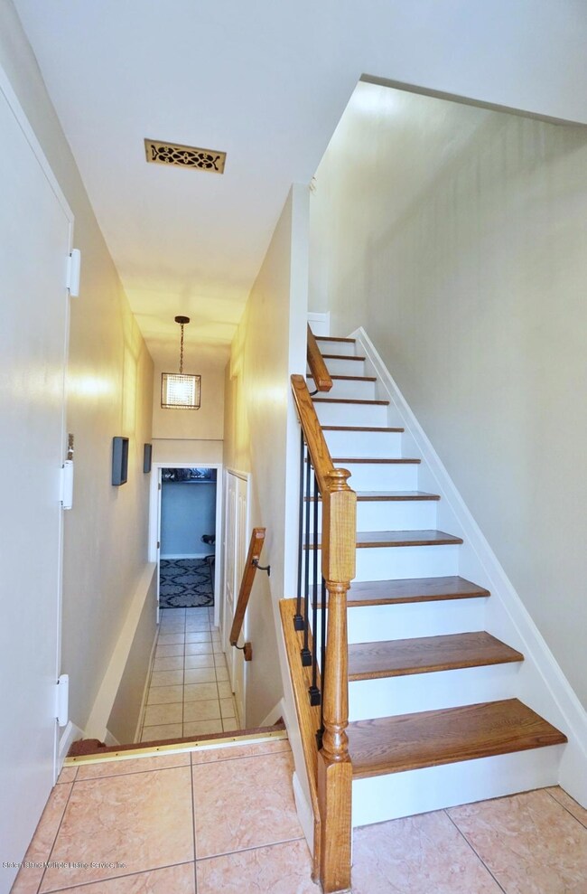 (2) ENTRY FOYER