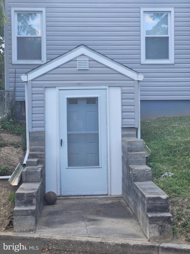 2819 Manoff Rd, Halethorpe, MD 21227 - photo 5