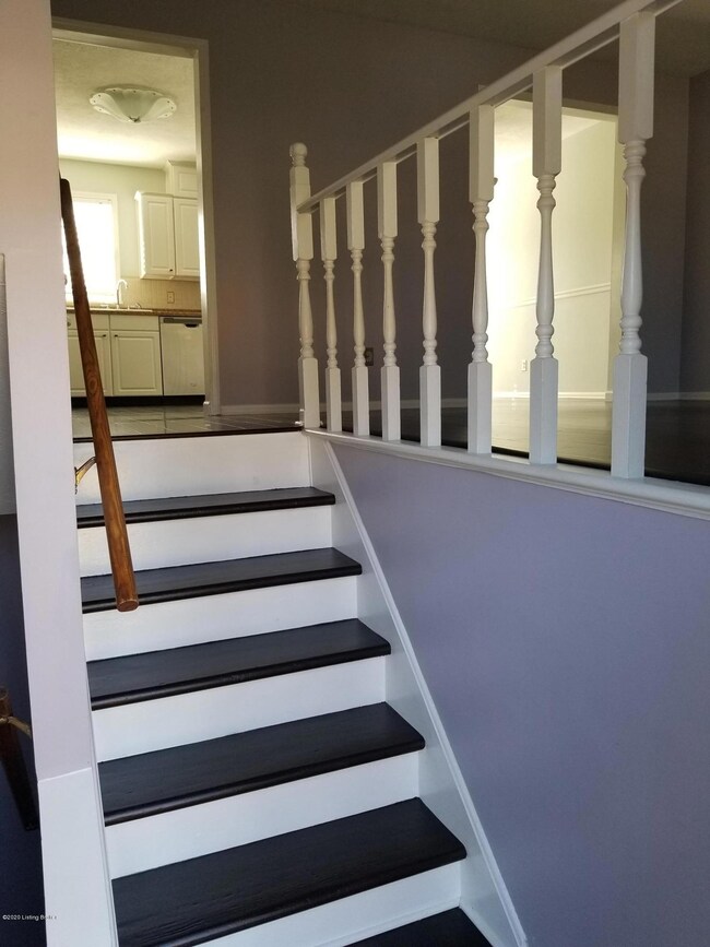 9018 Brandywyne Dr, Louisville, KY 40291 - photo 3