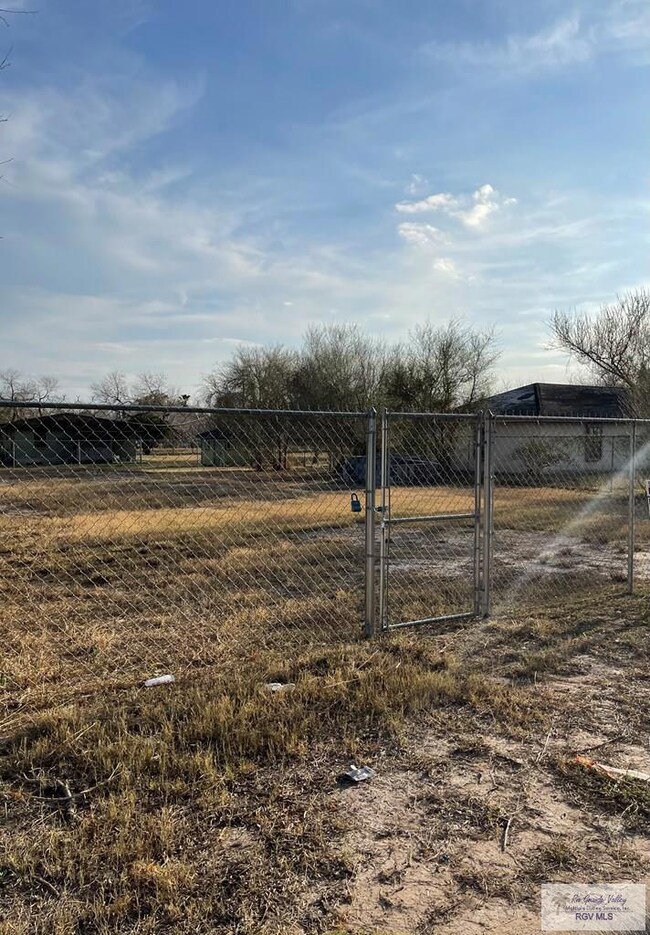 1505 Santa Maria St unit R W1/2, Weslaco, TX 78596 - photo 4