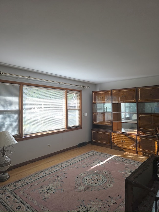 7749 Odell Ave, Bridgeview, IL 60455 - photo 4