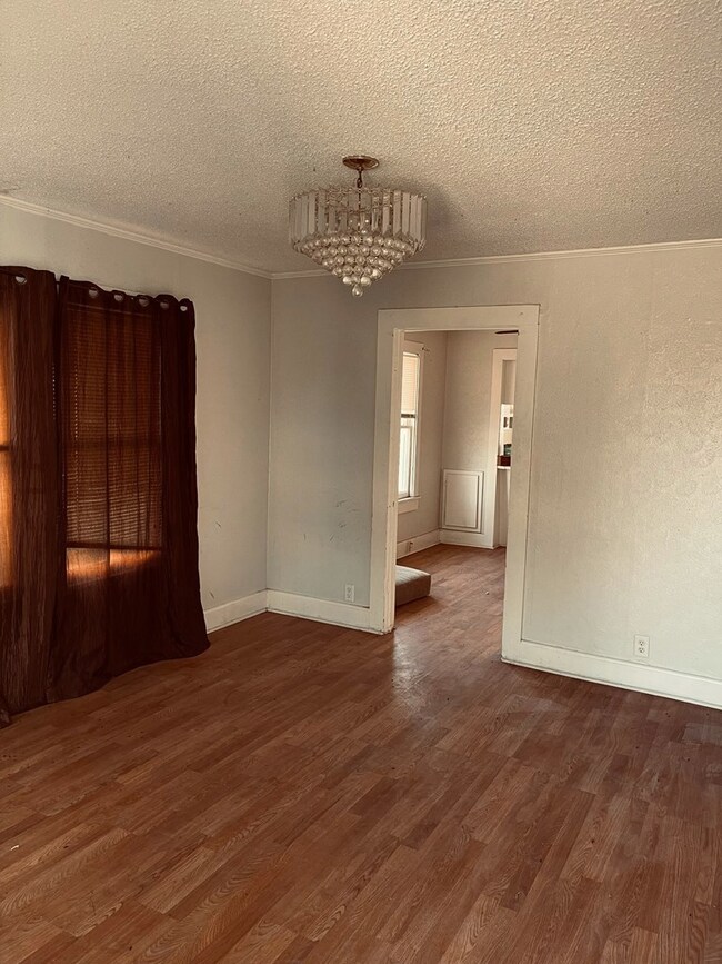 710 Powell St, San Angelo, TX 76903 - photo 2